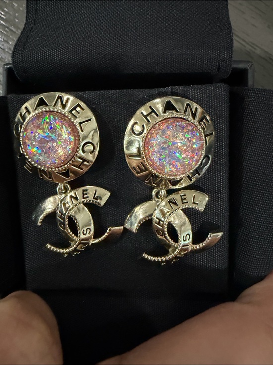 CHANEL Jewelry - 🔥SOLD🔥Chanel pink and gold earrings
